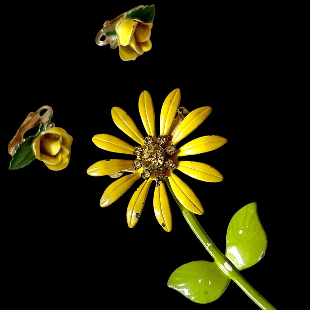 Vintage Flower Brooch Ear Clip Set Yellow Daisy Floral Earrings Pin Enamel Metal